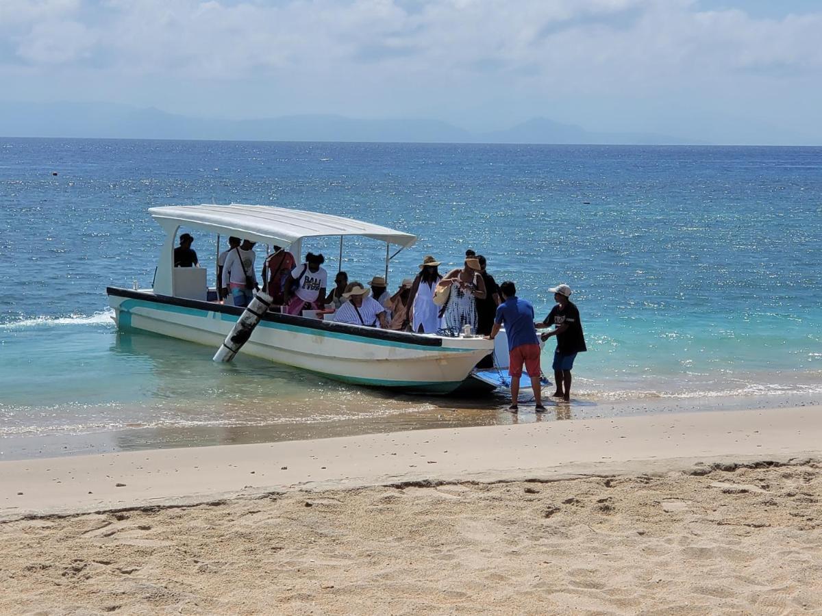 Amp Beach House Toyapakeh ภายนอก รูปภาพ