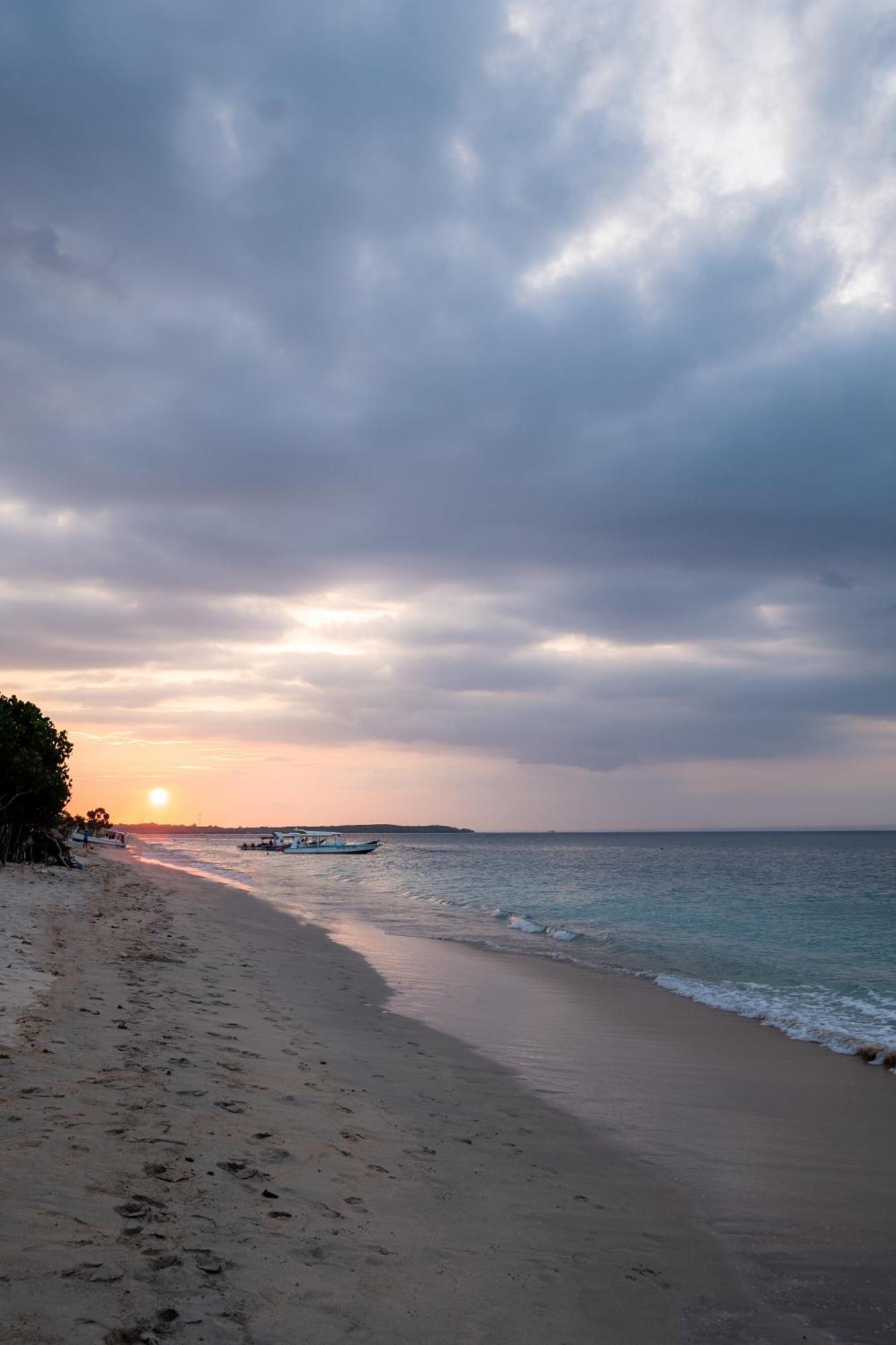 Amp Beach House Toyapakeh ภายนอก รูปภาพ